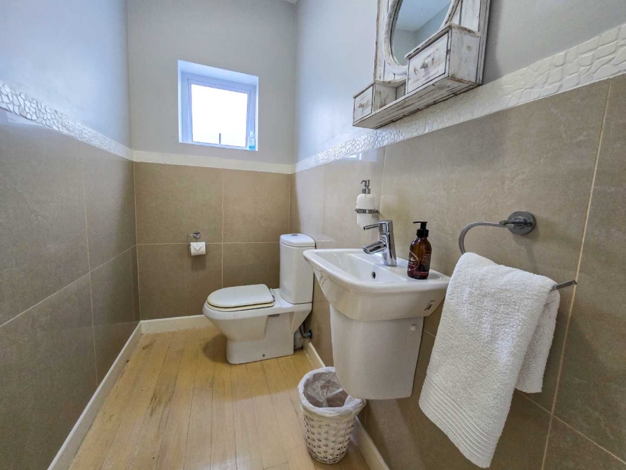 4 Bedroom Property for Sale in Stilbaai Oos Western Cape
